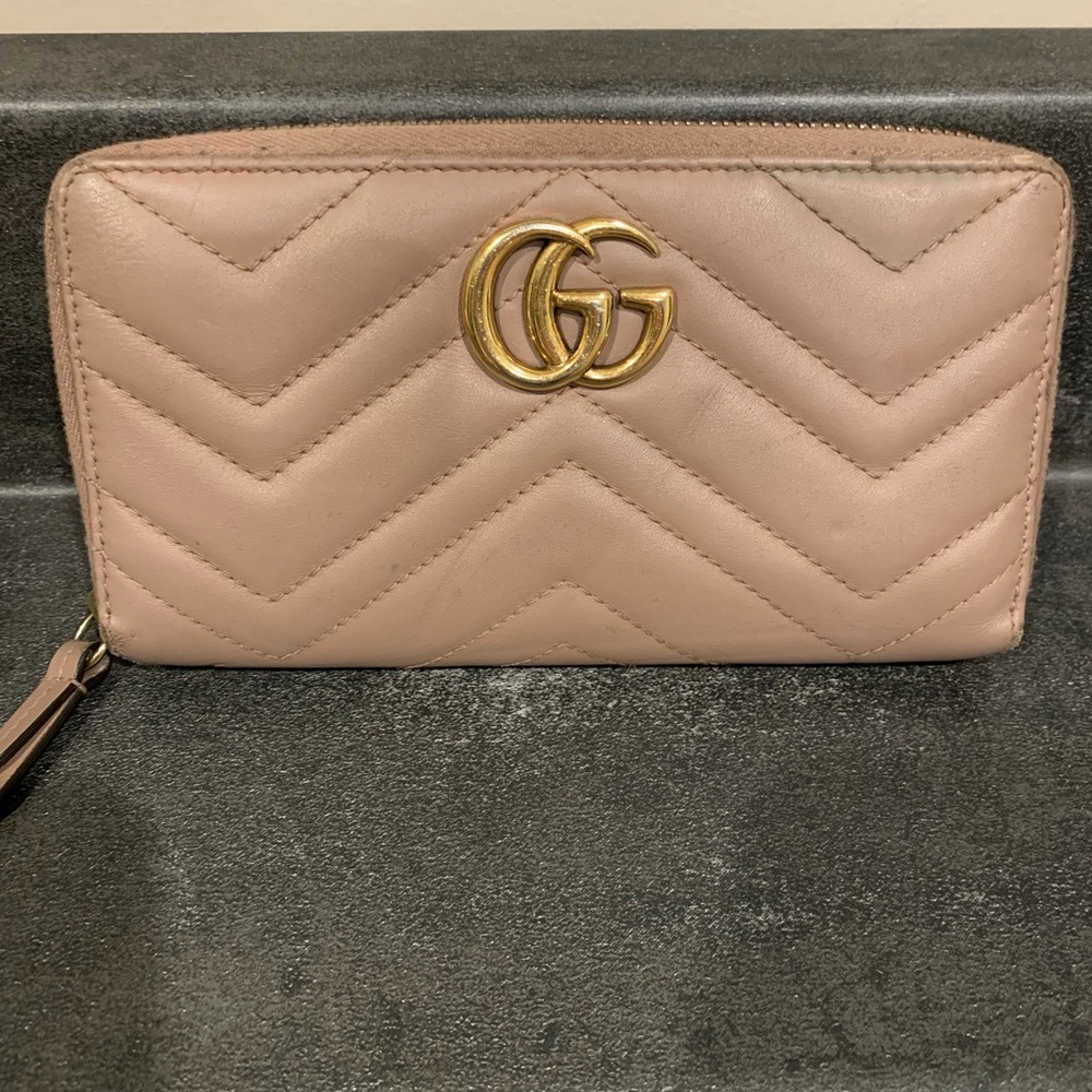Gucci zip around wallet